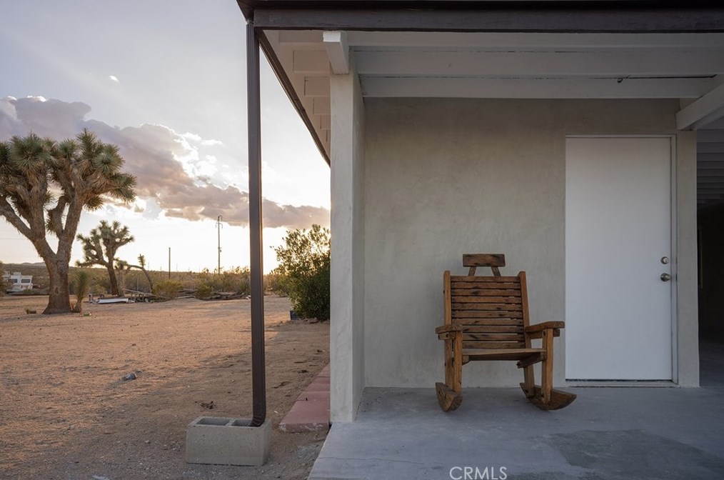 6328 Juniper Rd, Joshua Tree CA  92252-4142 exterior