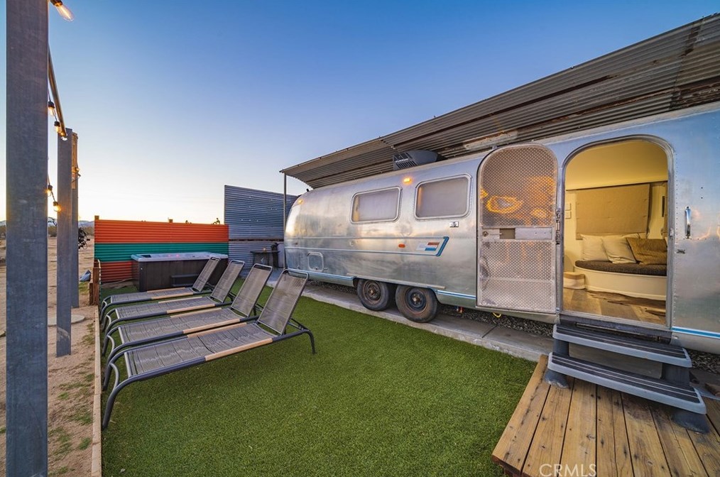 6328 Juniper Rd, Joshua Tree CA  92252-4142 exterior