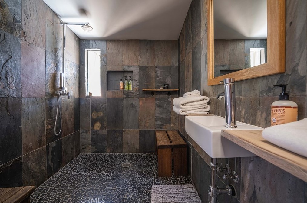 6328 Juniper Rd, Joshua Tree CA  92252-4142 exterior