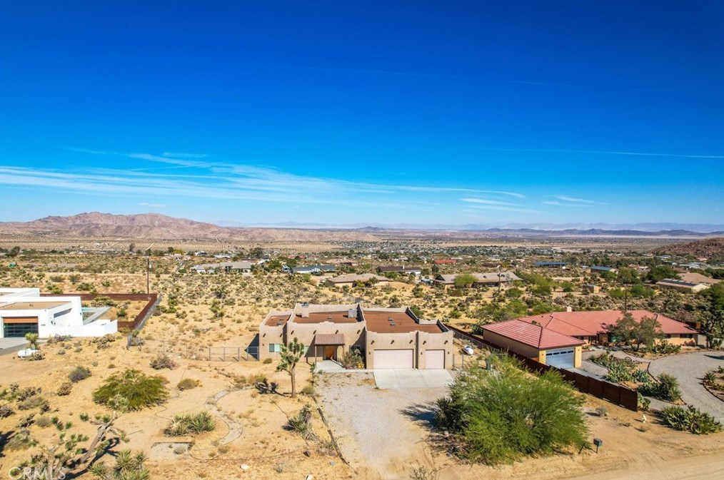61246 Onaga Trl, Joshua Tree CA  92252-3114 exterior