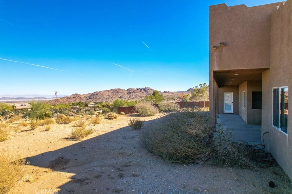 61246 Onaga Trl, Joshua Tree CA  92252-3114 exterior