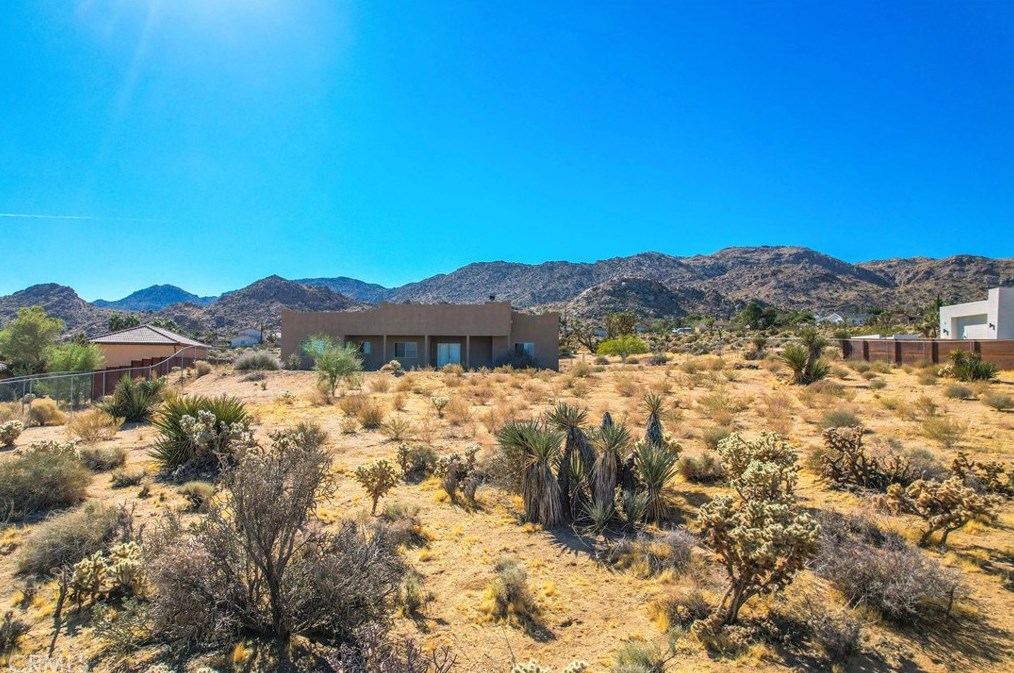 61246 Onaga Trl, Joshua Tree CA  92252-3114 exterior