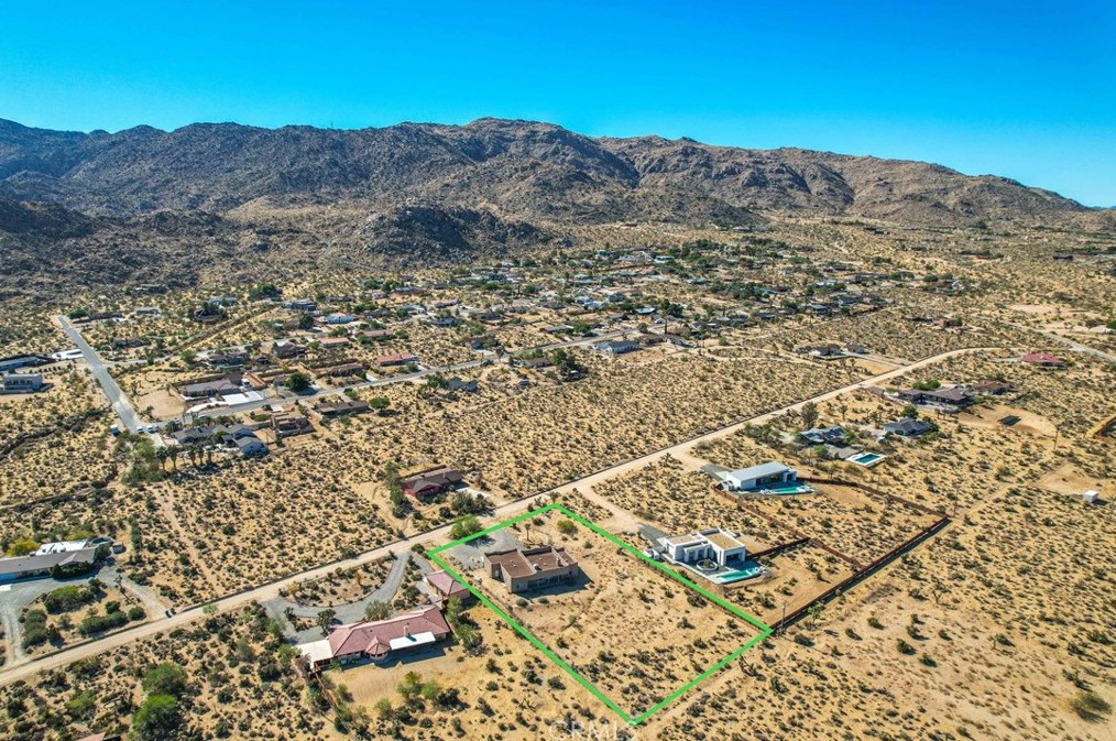 61246 Onaga Trl, Joshua Tree CA  92252-3114 exterior