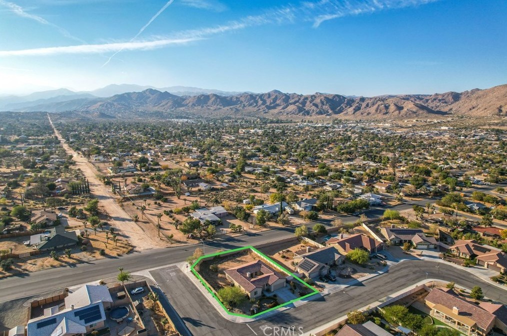 7895 Borrego Trl, Yucca Valley CA  92284-3296 exterior