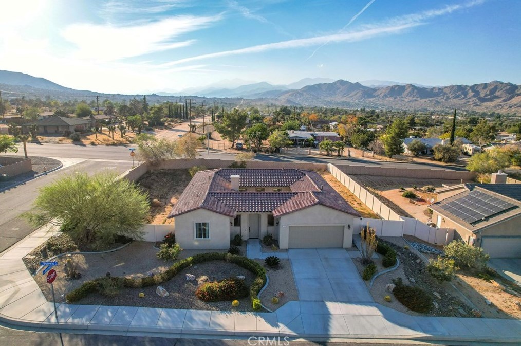 7895 Borrego Trl, Yucca Valley CA  92284-3296 exterior
