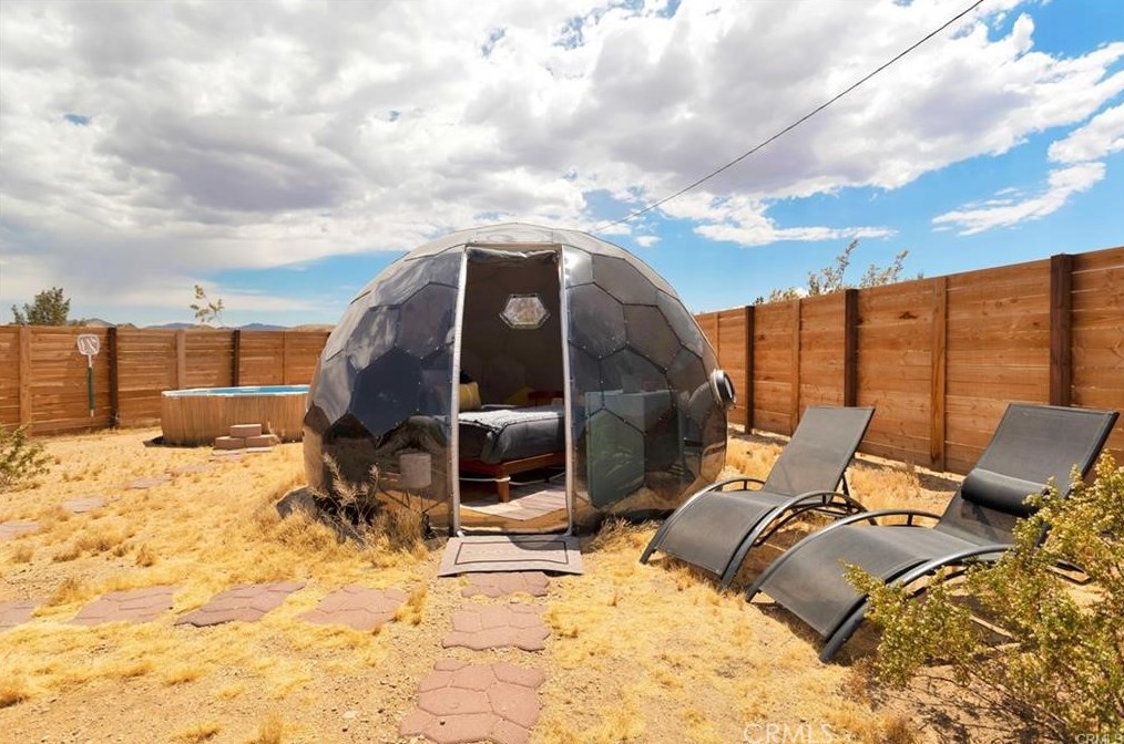 61776 Calle Los Amigos, Joshua Tree CA  92252-1630 exterior