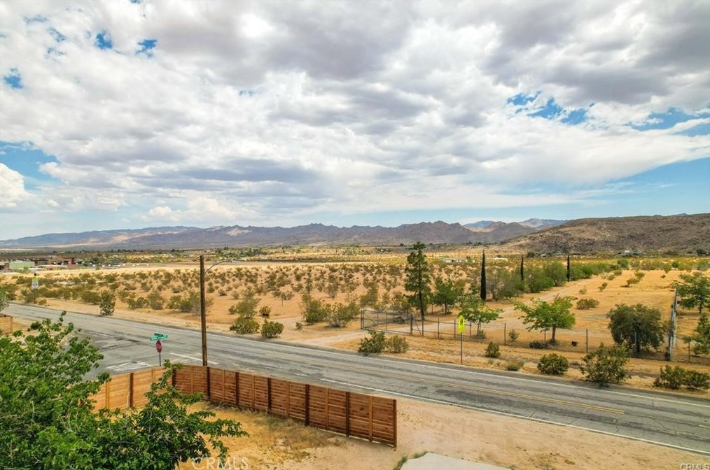 61776 Calle Los Amigos, Joshua Tree CA  92252-1630 exterior