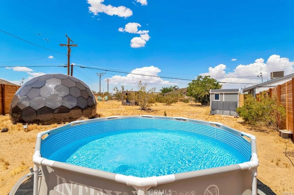 61776 Calle Los Amigos, Joshua Tree CA  92252-1630 exterior