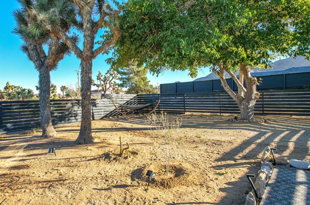 60670 Pueblo Trl, Joshua Tree CA  92252-2950 exterior