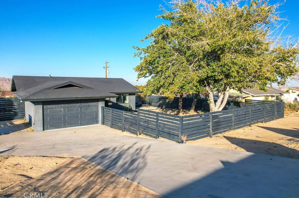 60670 Pueblo Trl, Joshua Tree CA  92252-2950 exterior