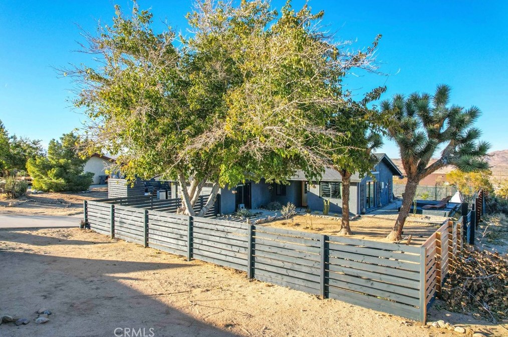 60670 Pueblo Trl, Joshua Tree CA  92252-2950 exterior