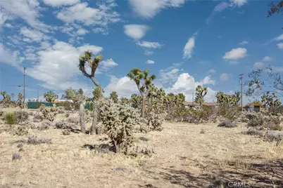 58700 Sun Via Drive, Yucca Valley, CA 91184 - Photo 13