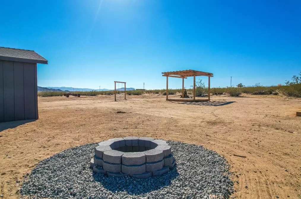 514 Little Field Rd, Joshua Tree CA  92252 exterior
