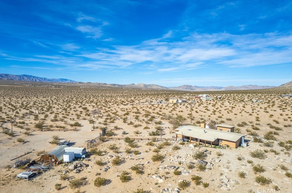 5929 Kickapoo Trl, Yucca Valley CA 92284-3168 exterior