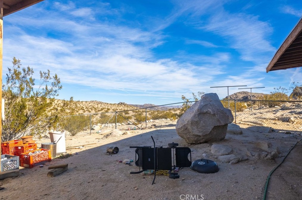 5929 Kickapoo Trl, Yucca Valley CA 92284-3168 exterior