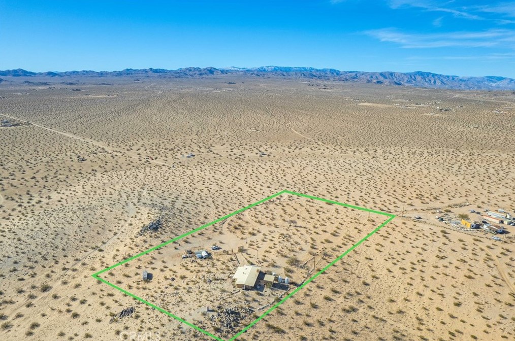 5929 Kickapoo Trl, Yucca Valley CA 92284-3168 exterior