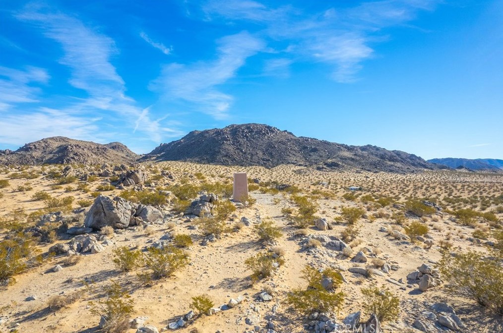 5929 Kickapoo Trl, Yucca Valley CA 92284-3168 exterior