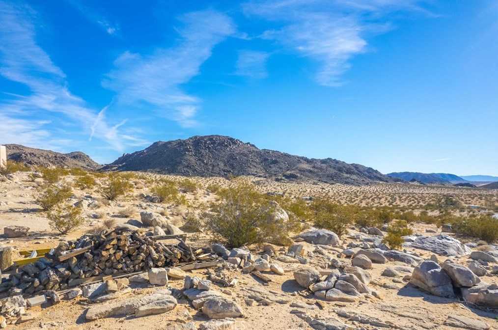 5929 Kickapoo Trl, Yucca Valley CA 92284-3168 exterior