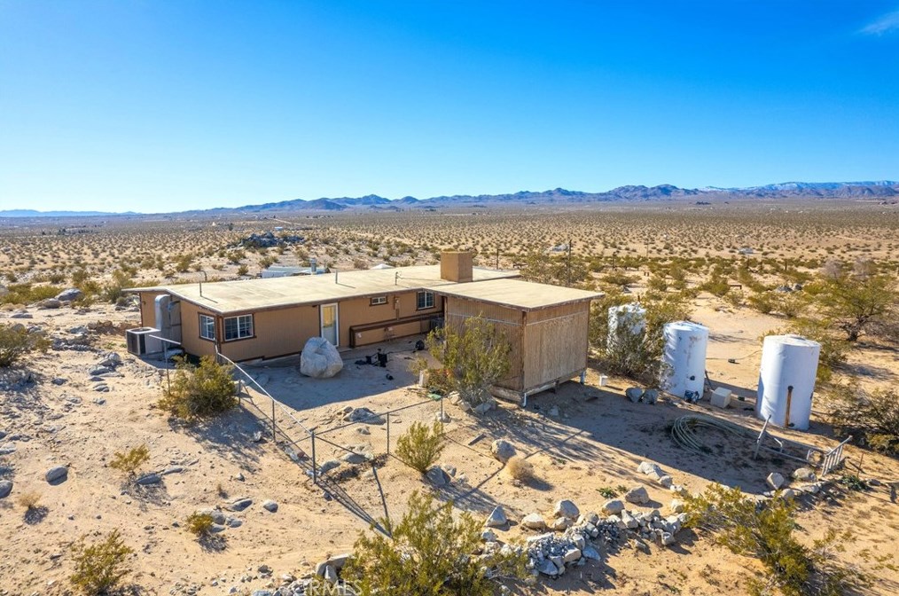 5929 Kickapoo Trl, Yucca Valley CA 92284-3168 exterior