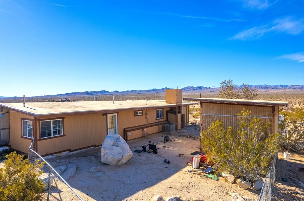 5929 Kickapoo Trl, Yucca Valley CA 92284-3168 exterior