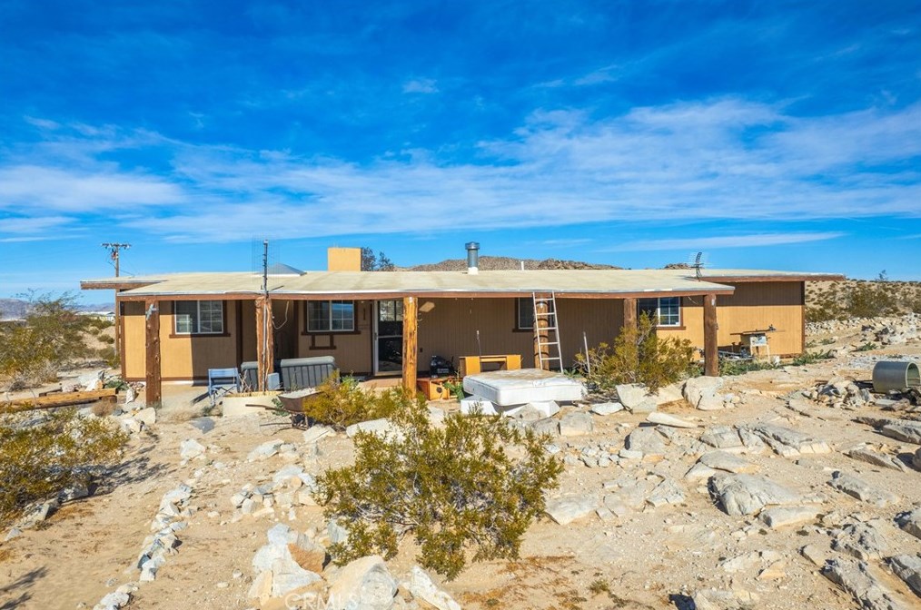 5929 Kickapoo Trl, Yucca Valley CA 92284-3168 exterior