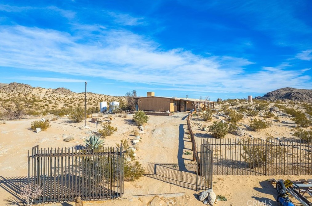 5929 Kickapoo Trl, Yucca Valley CA 92284-3168 exterior