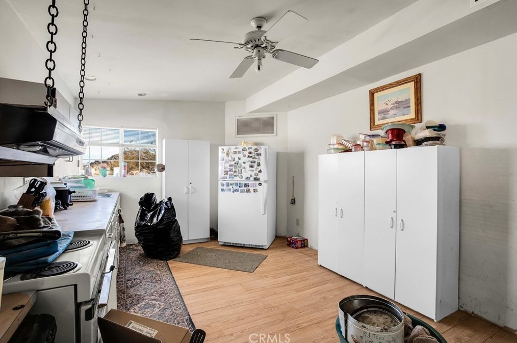 5929 Kickapoo Trl, Yucca Valley CA 92284-3168 exterior