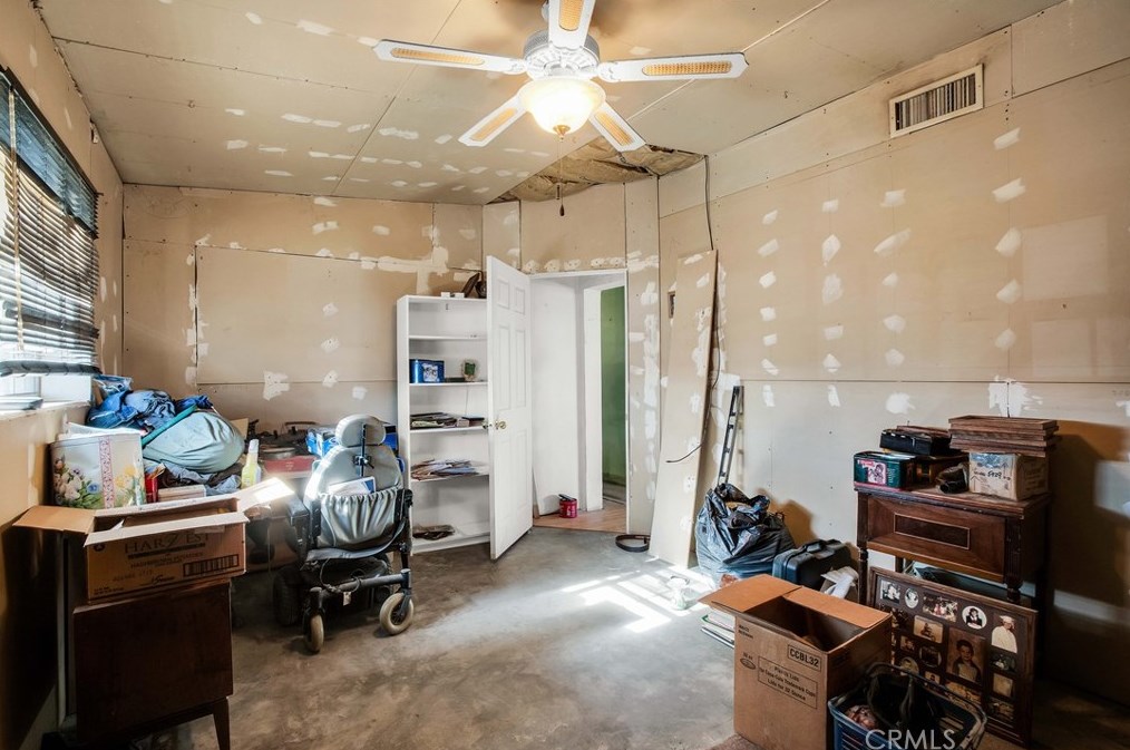 5929 Kickapoo Trl, Yucca Valley CA 92284-3168 exterior