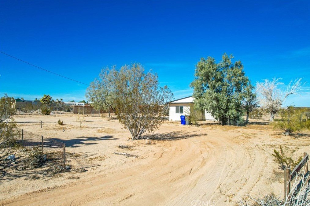 62616 Sunny Sands Dr, Joshua Tree CA  92252-3362 exterior