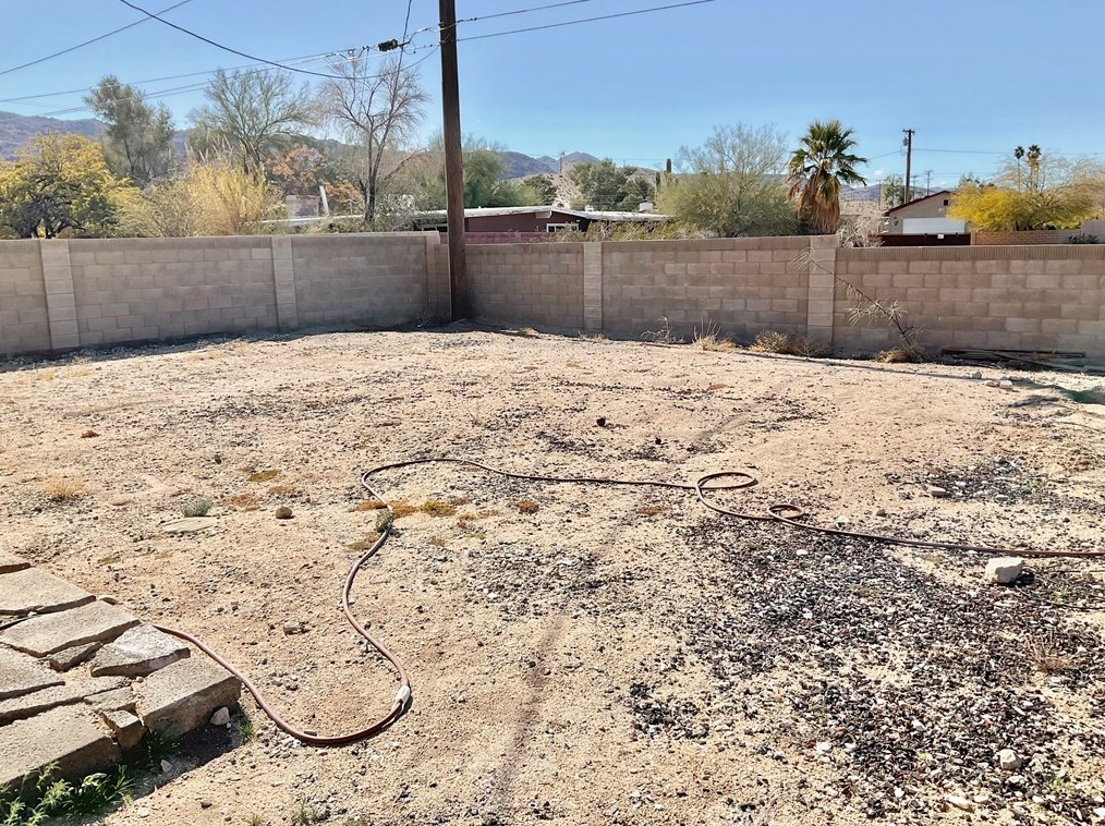 6352 Yucca Ave, Twntynine Plm CA  92277-3263 exterior