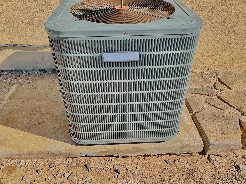 6352 Yucca Ave, Twntynine Plm CA  92277-3263 exterior