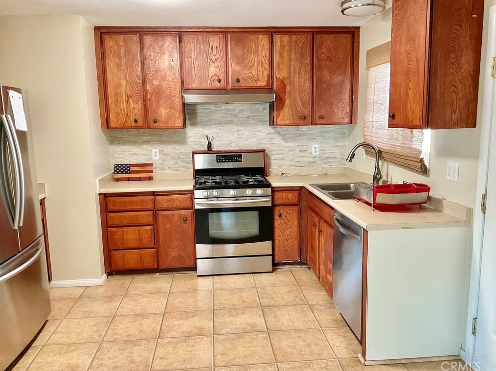 6352 Yucca Ave, Twntynine Plm CA  92277-2563 exterior