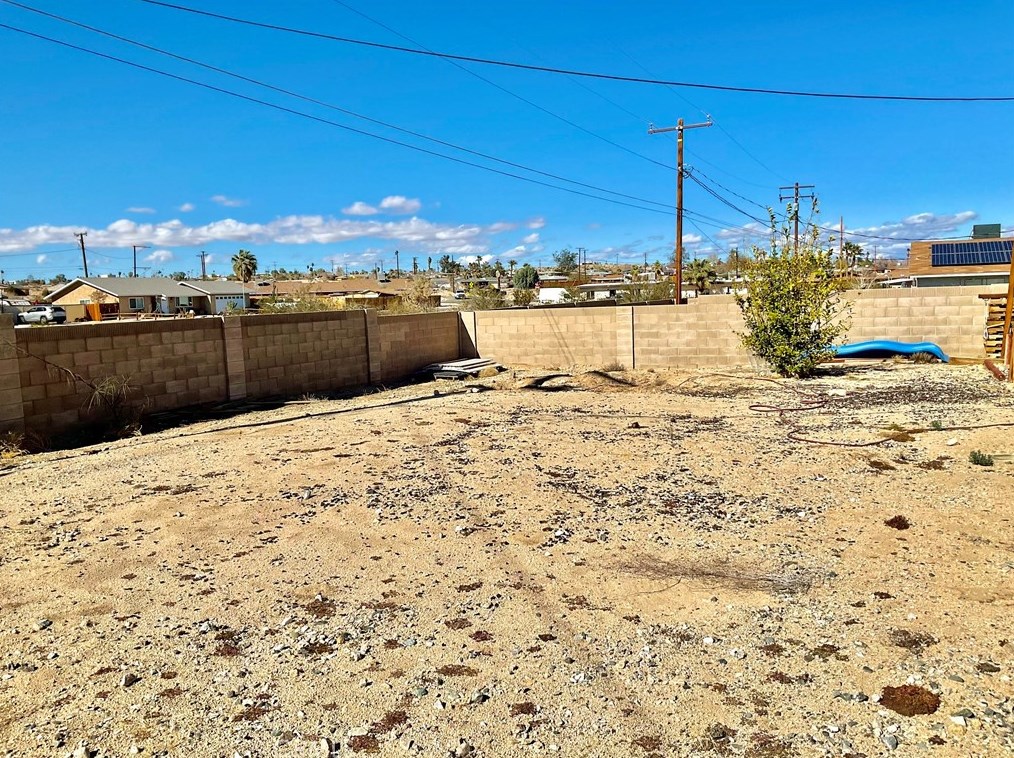 6352 Yucca Ave, Twntynine Plm CA  92277-3263 exterior