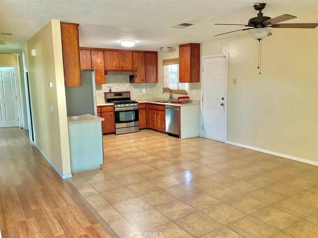 6352 Yucca Ave, Twntynine Plm CA  92277-3263 exterior