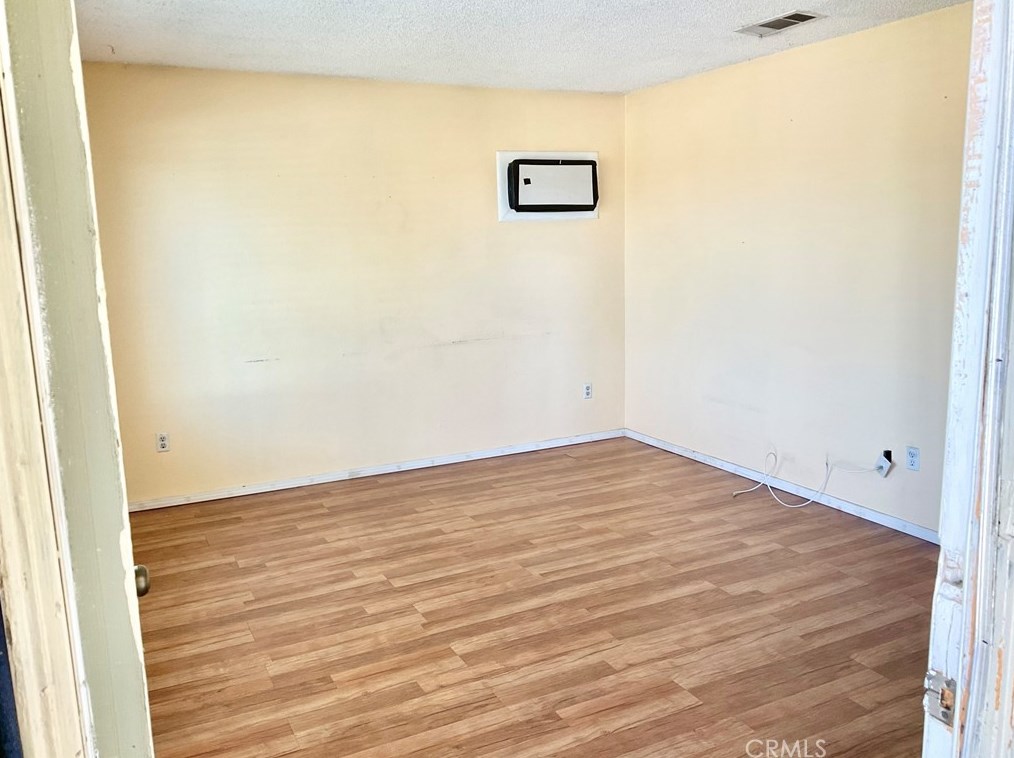 6352 Yucca Ave, Twntynine Plm CA  92277-3263 exterior