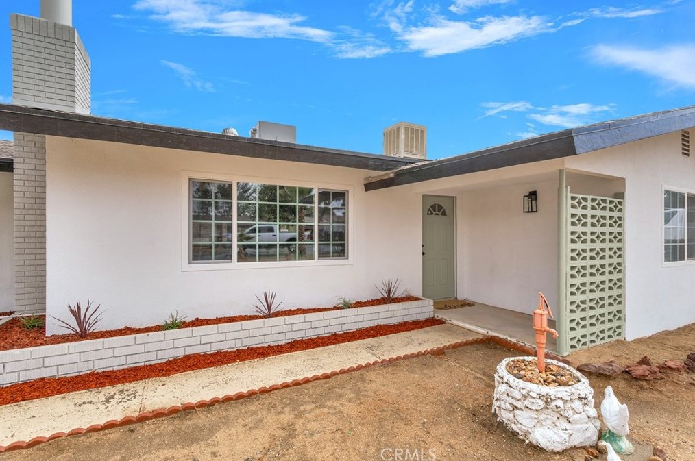 7445 Cibola Trl, Yucca Valley CA  92284-3253 exterior