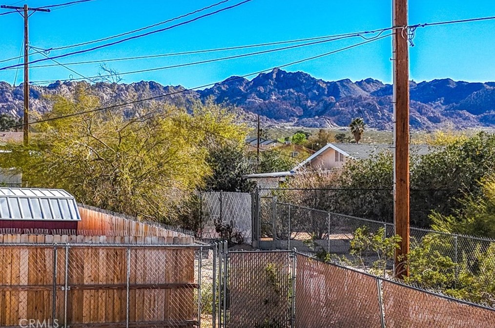 6860 Quail Spring Ave, Twntynine Plm CA  92277-6535 exterior