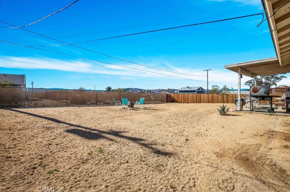 6860 Quail Spring Ave, Twntynine Plm CA  92277-6535 exterior