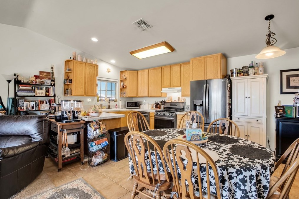 6860 Quail Spring Ave, Twntynine Plm CA  92277-6535 exterior