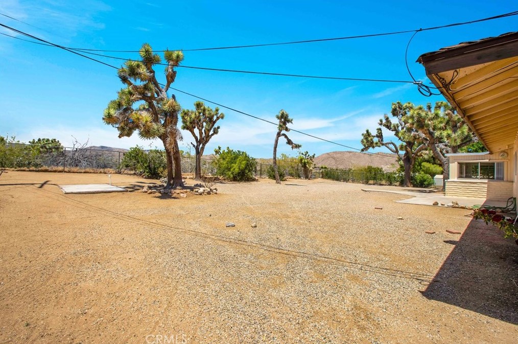 7930 Palm Ave, Yucca Valley CA 92284-4080 exterior