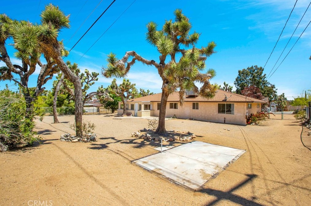 7930 Palm Ave, Yucca Valley CA 92284-4080 exterior