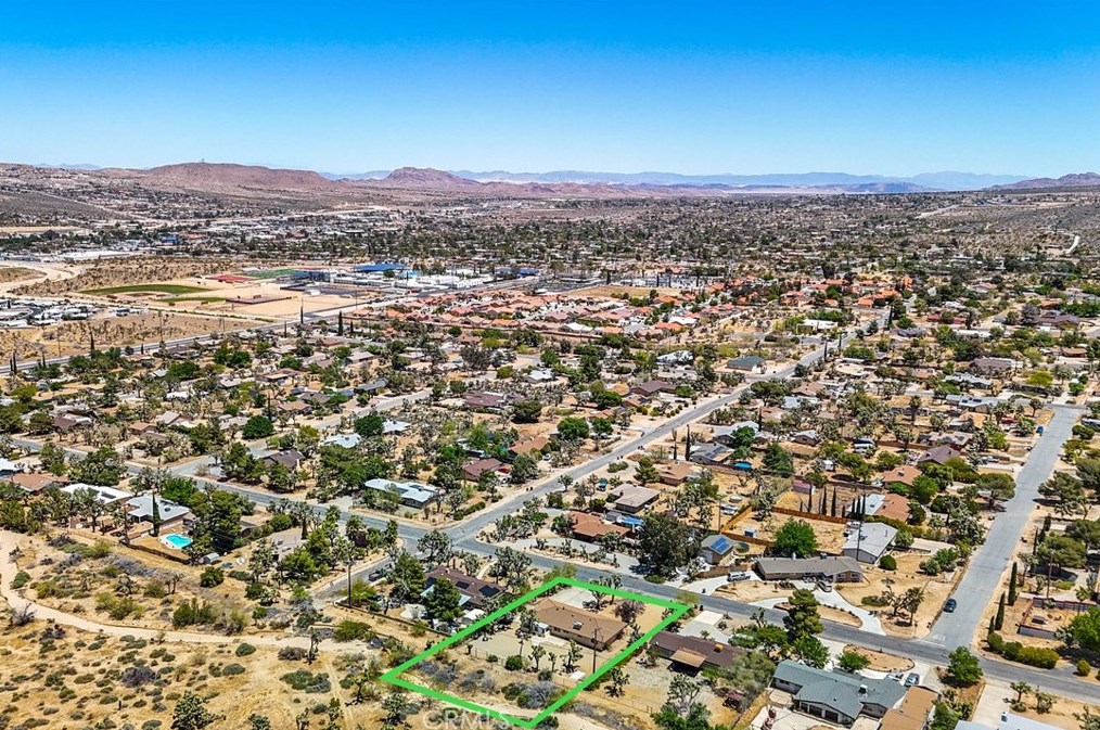 7930 Palm Ave, Yucca Valley CA 92284-4080 exterior