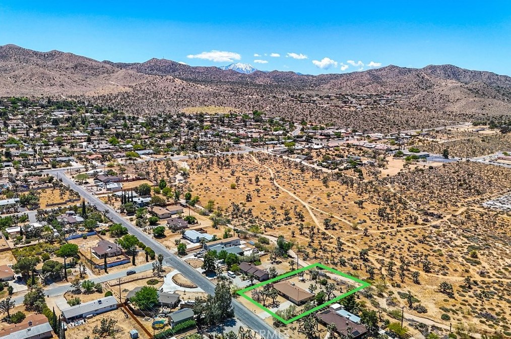 7930 Palm Ave, Yucca Valley CA 92284-4080 exterior