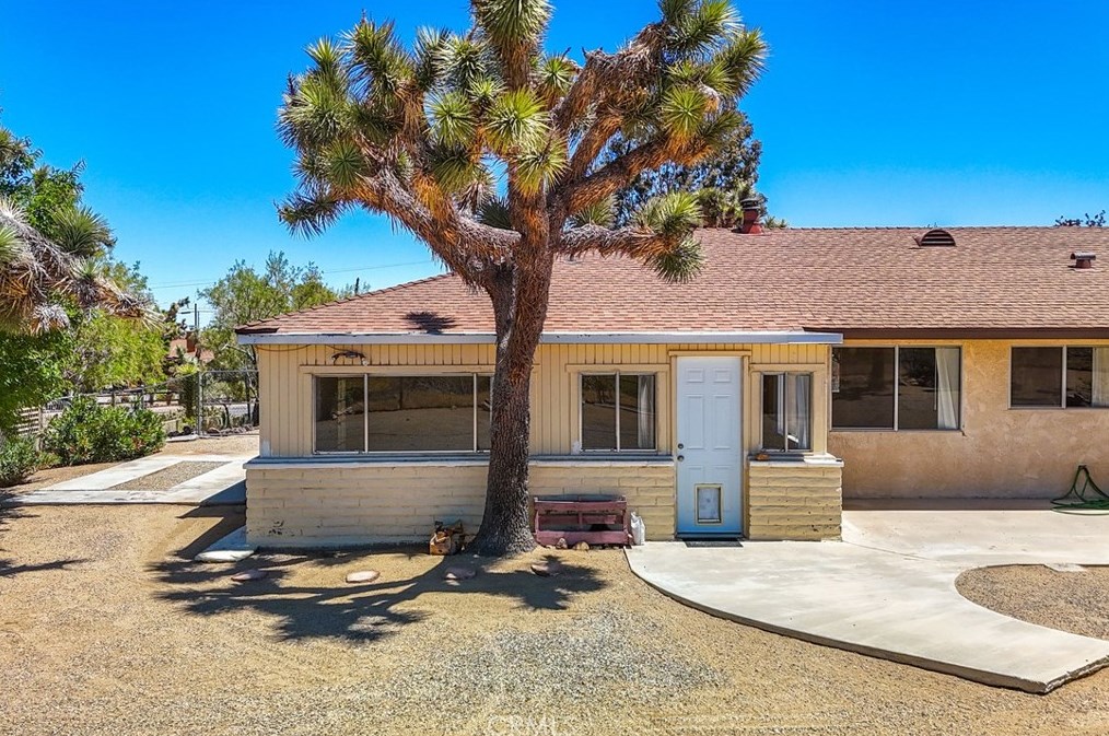 7930 Palm Ave, Yucca Valley CA 92284-4080 exterior