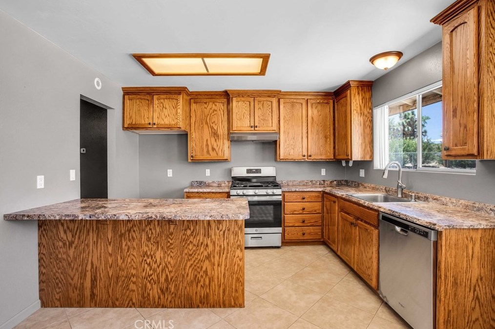 7930 Palm Ave, Yucca Valley CA 92284-4080 exterior