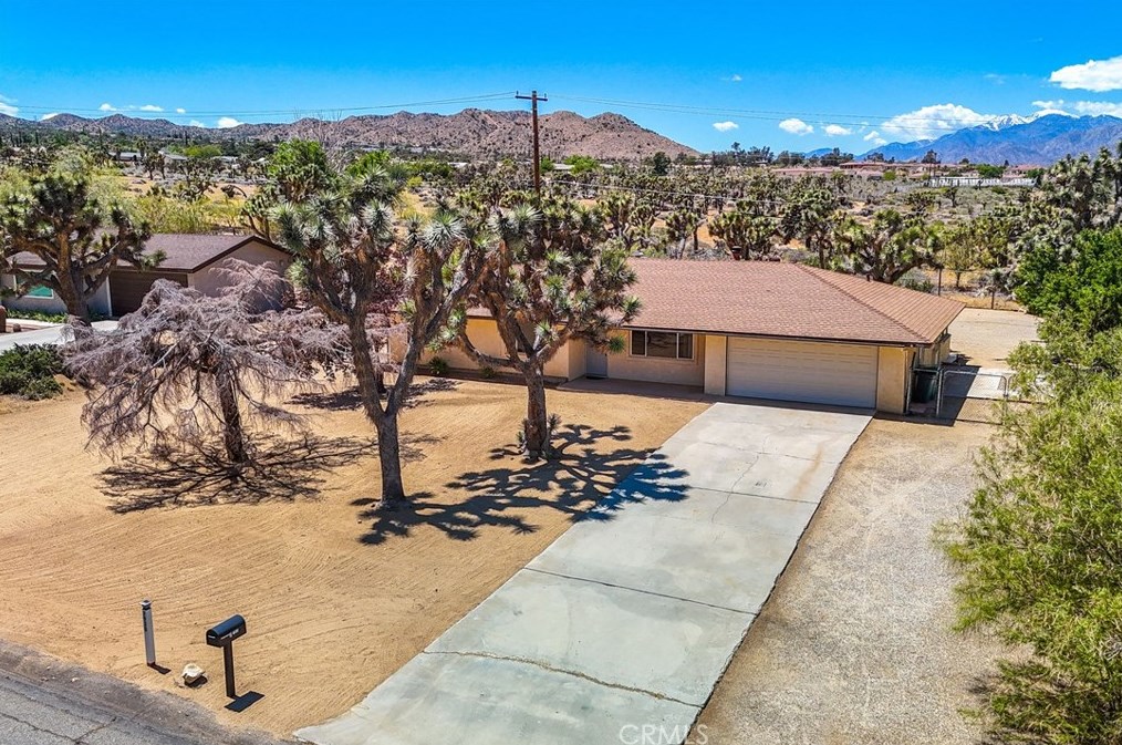 7930 Palm Ave, Yucca Valley CA 92284-4080 exterior