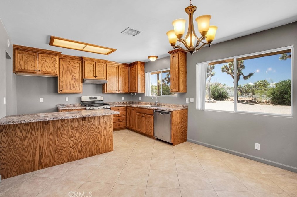7930 Palm Ave, Yucca Valley CA 92284-4080 exterior