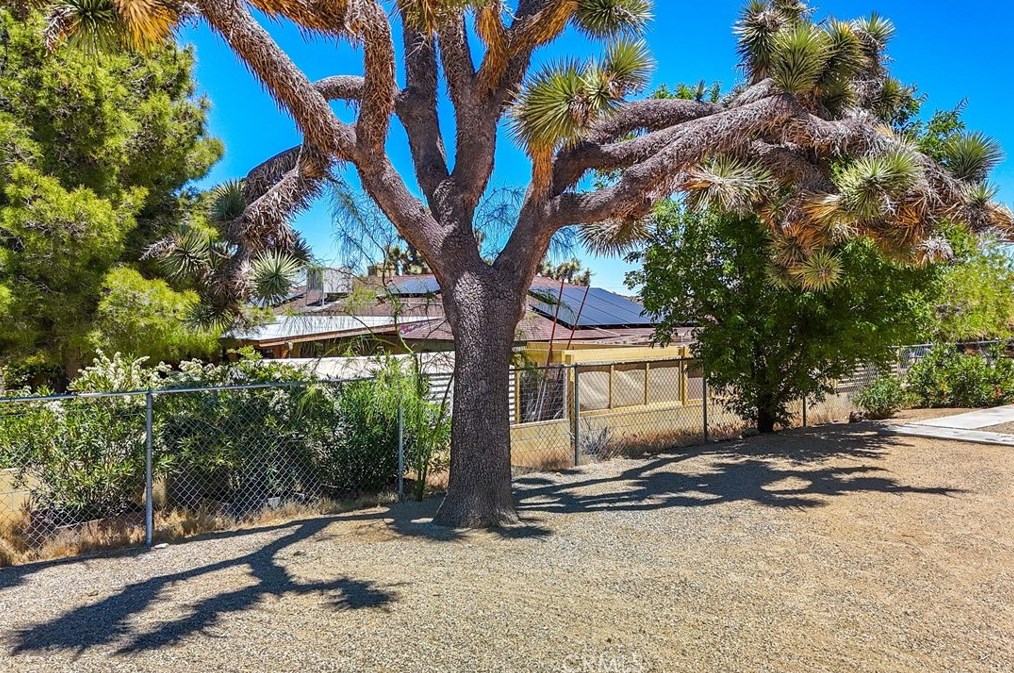 7930 Palm Ave, Yucca Valley CA 92284-4080 exterior