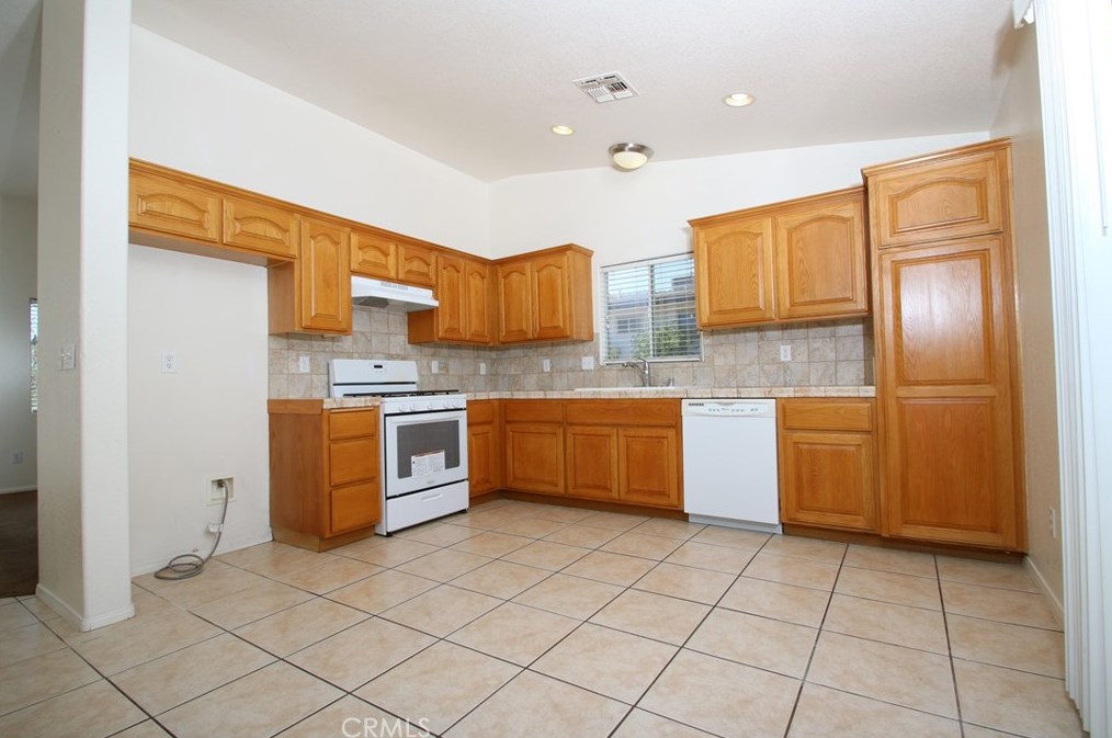 7370 Avalon Ave, Yucca Valley CA 92284-1108 exterior