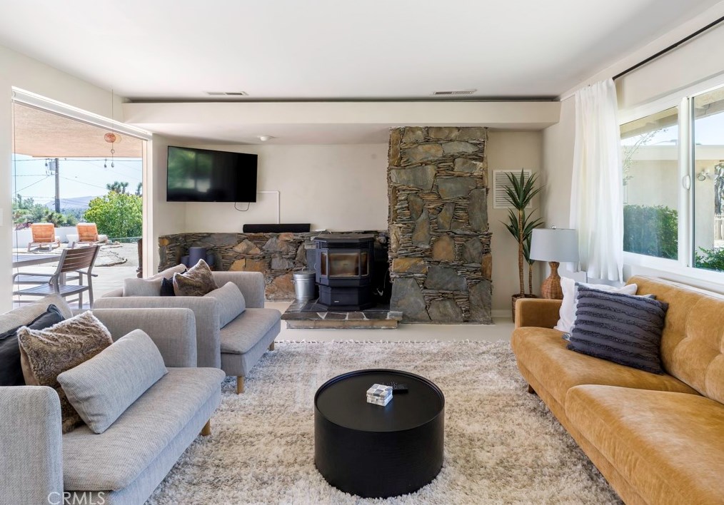 7515 San Remo Trl, Yucca Valley CA  92284-2354 exterior